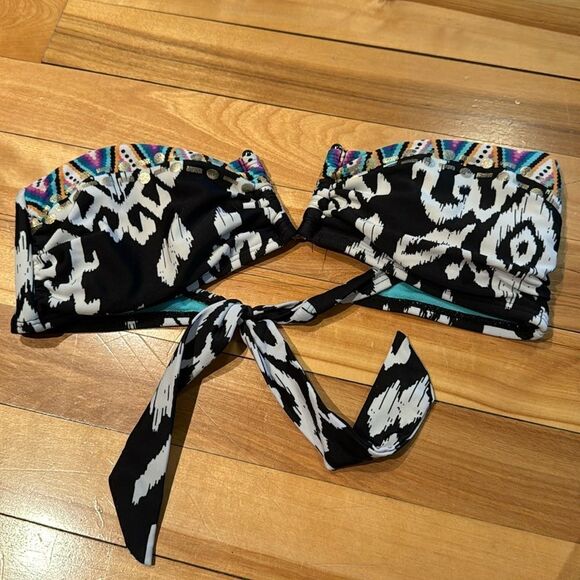 Xhilaration Aztec print split beaded metal center front tie back bikini top. Med - Picture 1 of 5
